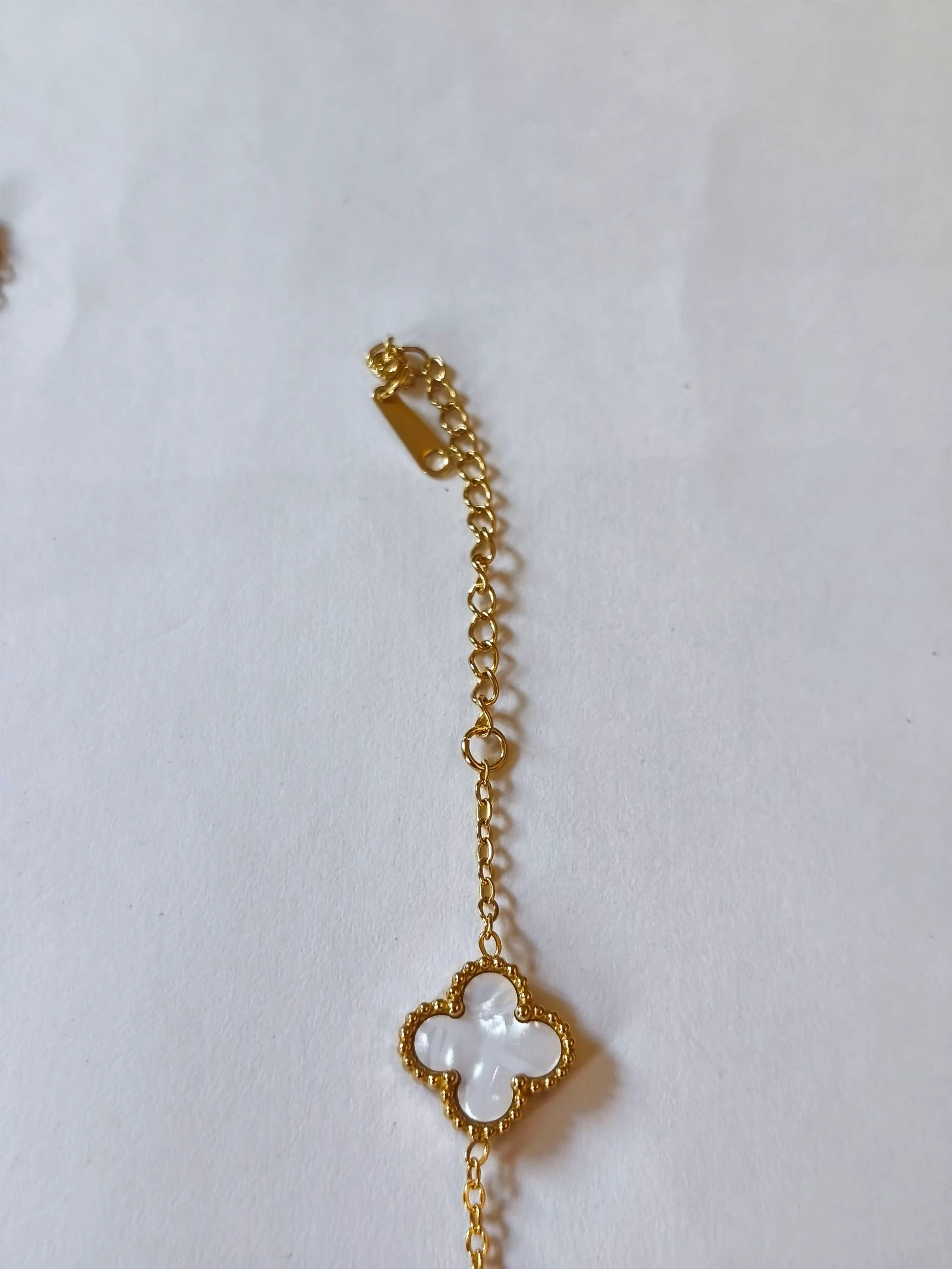 Conjunto de gargantilha pulseira e brincos de trevo com corrente dourada inalterável – photo 6